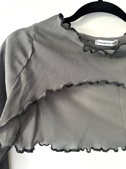 Graues Mesh Sleeve mit Trompetenärmeln und Ruffle Saum #236