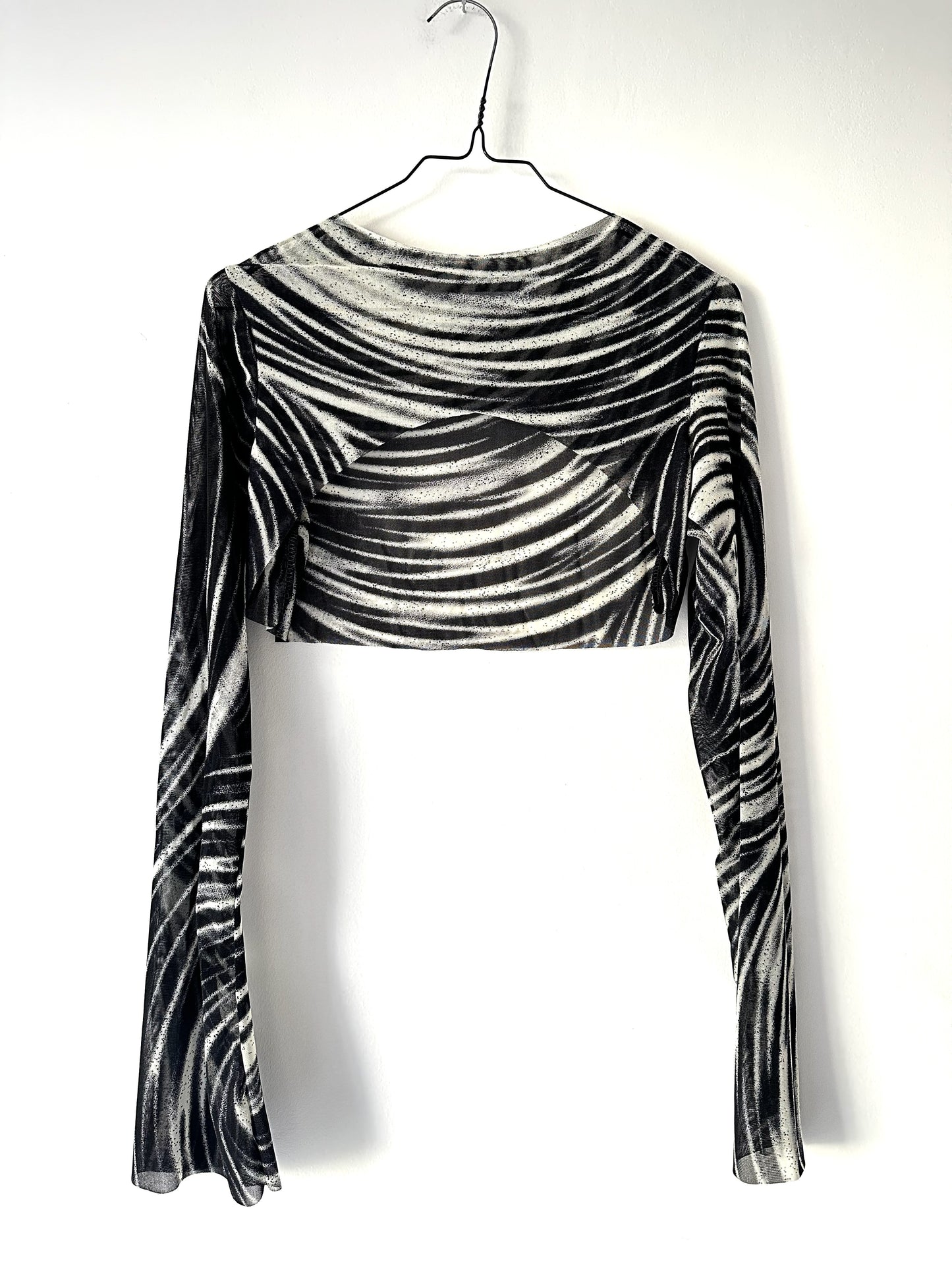 Transparentes Mesh Sleeve Weiß-Schwarz mit Trompetenärmeln #238