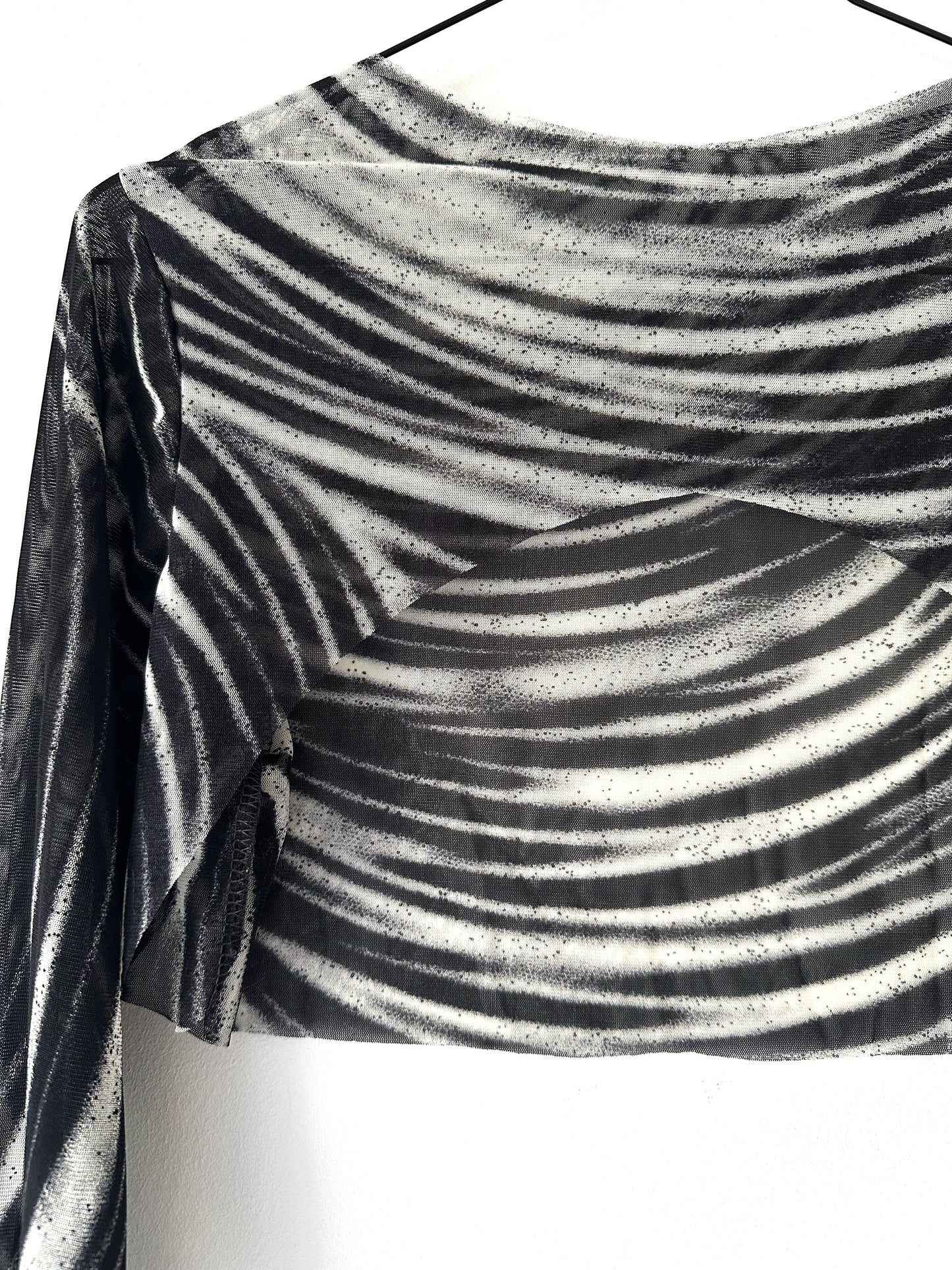 Transparentes Mesh Sleeve Weiß-Schwarz mit Trompetenärmeln #238