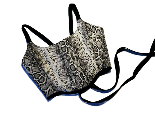 Wendbare Corsage aus Baumwolle mit Schlangenoptik und schwarzer Rückseite – handmade, genderneutral, atmungsaktiv, 2-in-1 Design