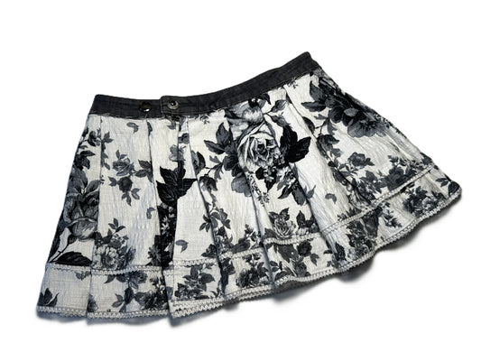 Upcycled Wickelrock aus Denim mit grauem Floralstoff & Spitze #747