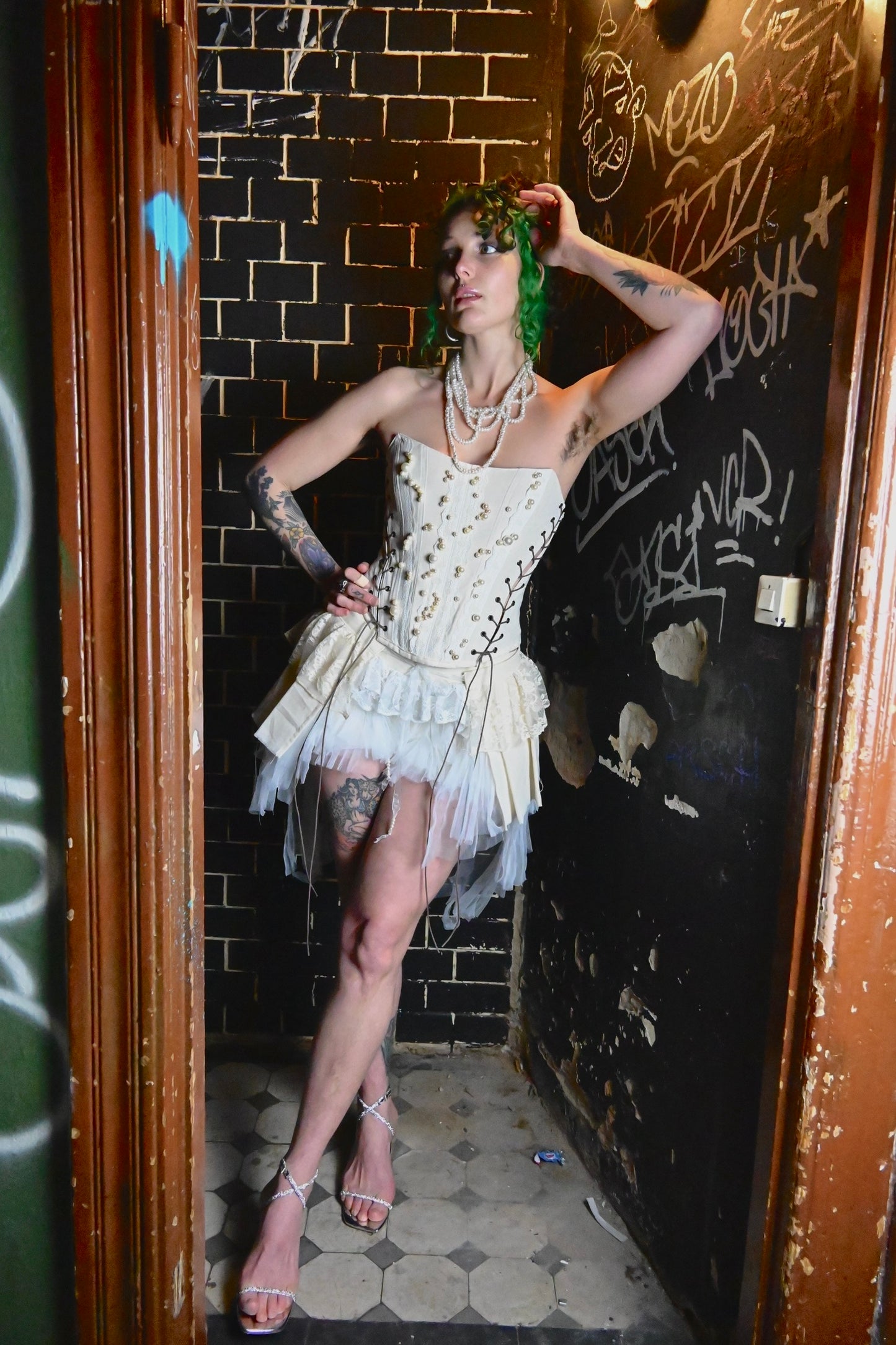 Handgefertigtes Hanf-Korsett mit Spitze & Perlen | Collection 2026