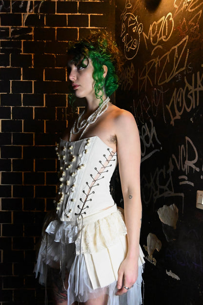 Handgefertigtes Hanf-Korsett mit Spitze & Perlen | Collection 2026