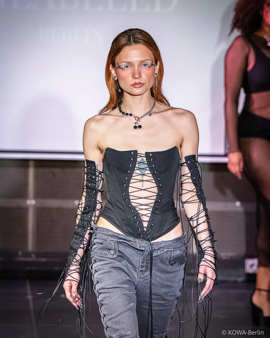 Upcycled Jeans Korsett mit Cut-out | Lace-up Corset | Collection 2026