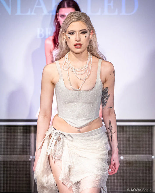 Baumwoll-Korsett mit beigefarbener Spitze | Layered Corset Top Collection 2026