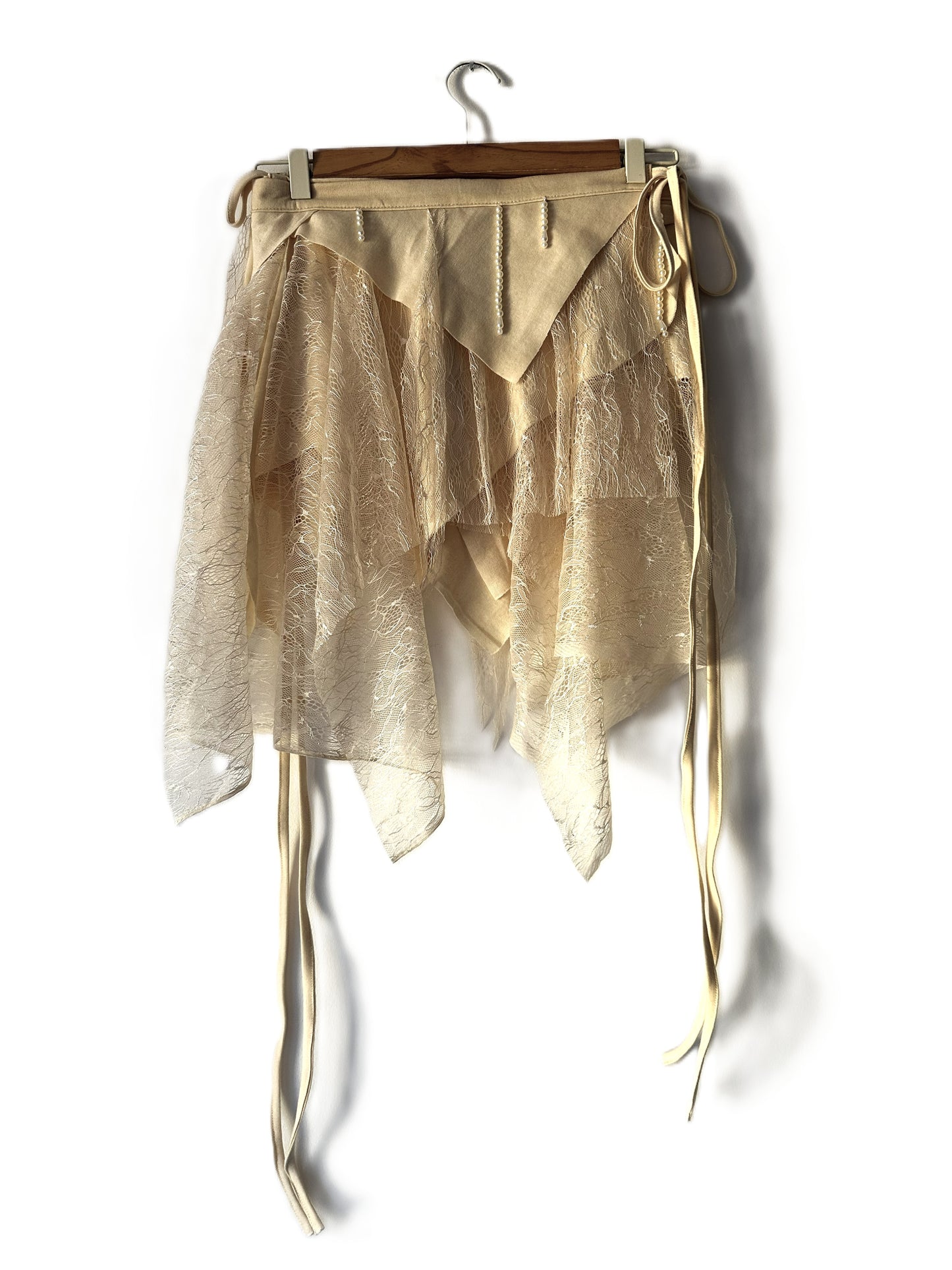 Champagne Fairy Wrap Skirt – Bestickter Spitzenrock mit Perlendetails #R042